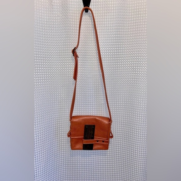 Women’s Handmade‎ in Quebec 100% genuine leather 2 in 1 shoulder & crossbody bag - Picture 2 of 16